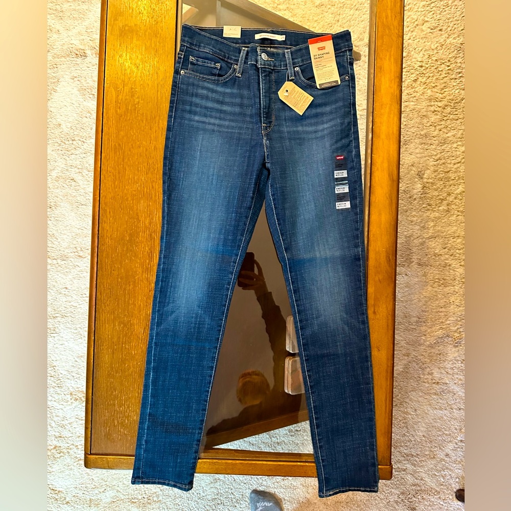 Brand New Levi’s 311 Shaping Skinny Jeans Size 8/29